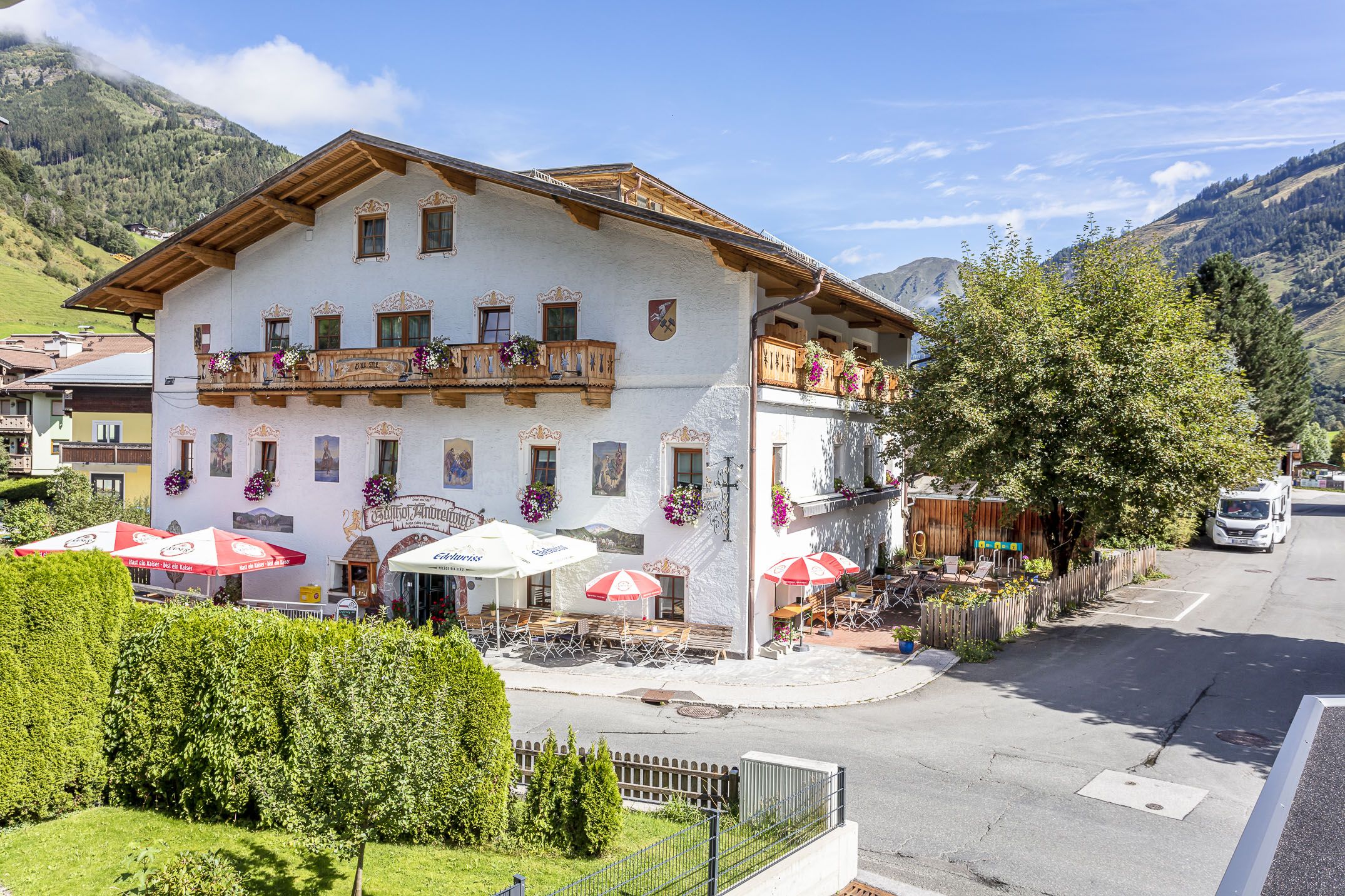 Hotel Rauris Gasthof Andrelwirt im Sommer im Nationalpark Hohe Tauern.